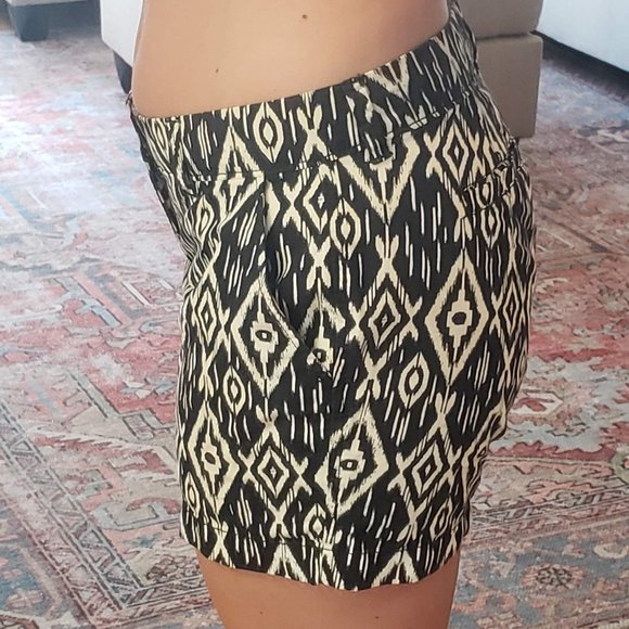 Old Navy B&W Classic Chino Ikat Shorts - Picture 4 of 4